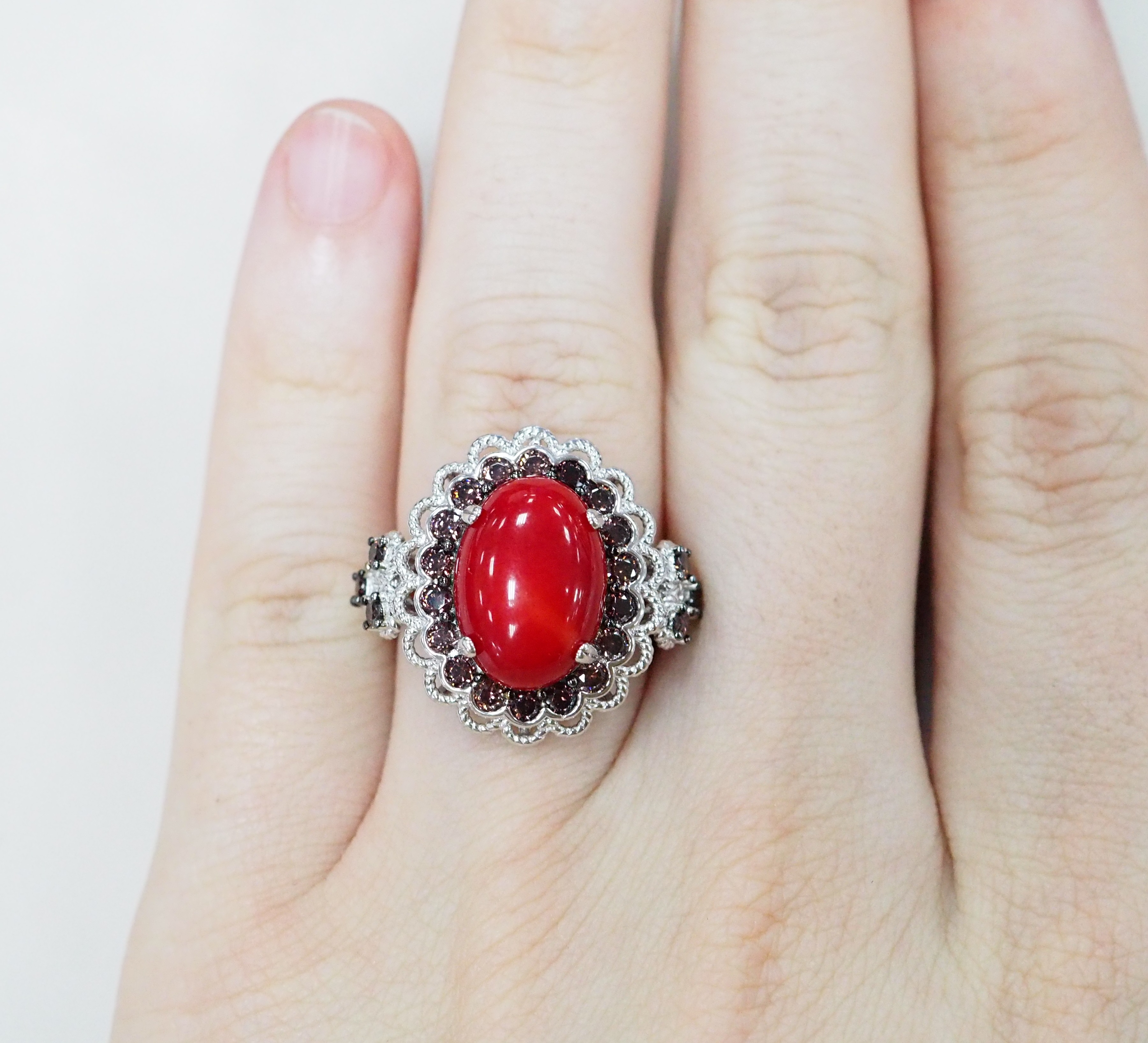 Серебряное кольцо с кораллом